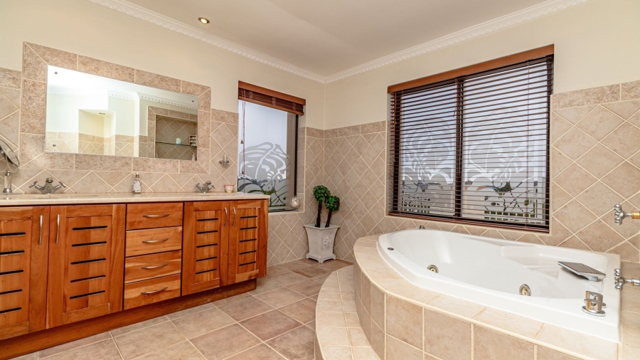 4 Bedroom Property for Sale in Pezula Golf Estate Western Cape